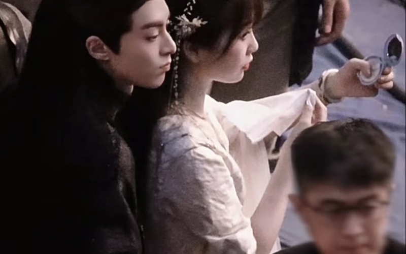 Galeri Images Love Between Fairy and Devil