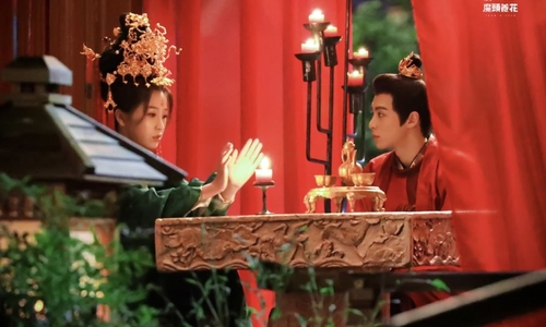 Galeri Images Love Between Fairy and Devil
