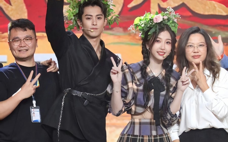 Galeri Images Love Between Fairy and Devil