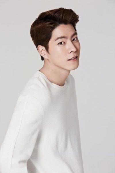 Gallery Foto Hong Jong Hyun
