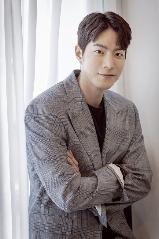 Gallery Foto Hong Jong Hyun